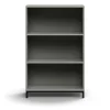 Kirjahylly QBUS 2 hyllytasoa, jalusta, 1252x800x400 mm, musta, vaaleanharmaa