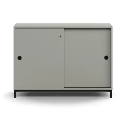 Liukuovikaappi QBUS Lukollinen, 1 hylly, jalusta, kahvat, 868x1200x400 mm, musta, vaaleanharmaa