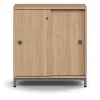 Liukuovikaappi QBUS Lukollinen, 1 hylly, jalusta, kahvat, 868x800x400 mm, hopeanharmaa, tammi