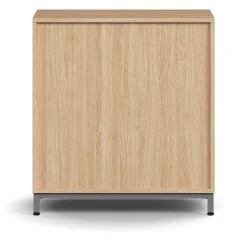 Liukuovikaappi QBUS Lukollinen, 1 hylly, jalusta, kahvat, 868x800x400 mm, hopeanharmaa, tammi