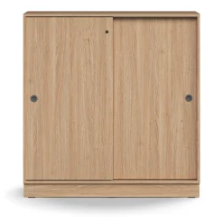 Liukuovikaappi QBUS Lukollinen, 2 hyllytasoa, sokkeli, kahvat, 1252x1200x400 mm, tammi