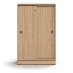 Liukuovikaappi QBUS Lukollinen, 2 hyllytasoa, sokkeli, kahvat, 1252x800x400 mm, tammi
