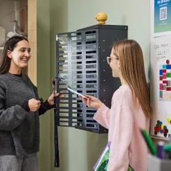 Matkapuhelimien säilytyskaappi PAUSE 30 lokeroa, sylinterilukko, tummanharmaa