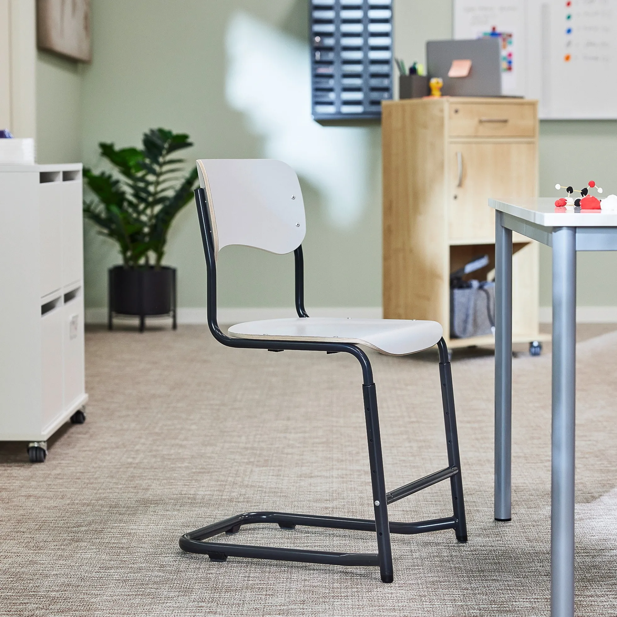 Oppilastuoli ELEVATE Säädettävä korkeus 460–640 mm, antrasiitti/harmaa
