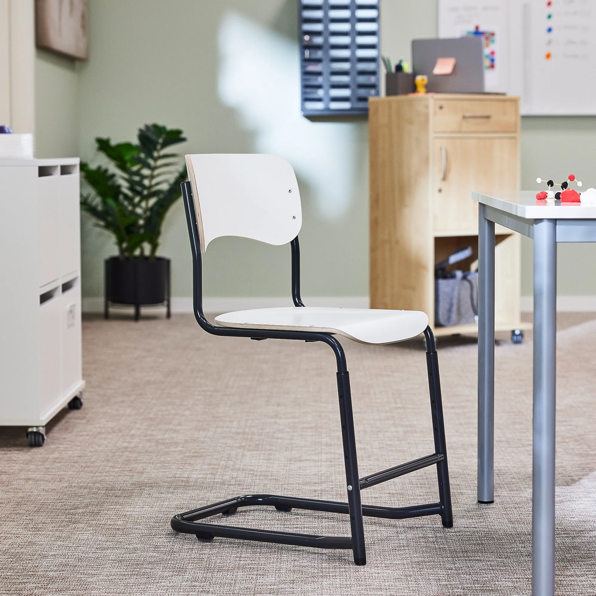Oppilastuoli ELEVATE Säädettävä korkeus 460–640 mm, antrasiitti/valkoinen