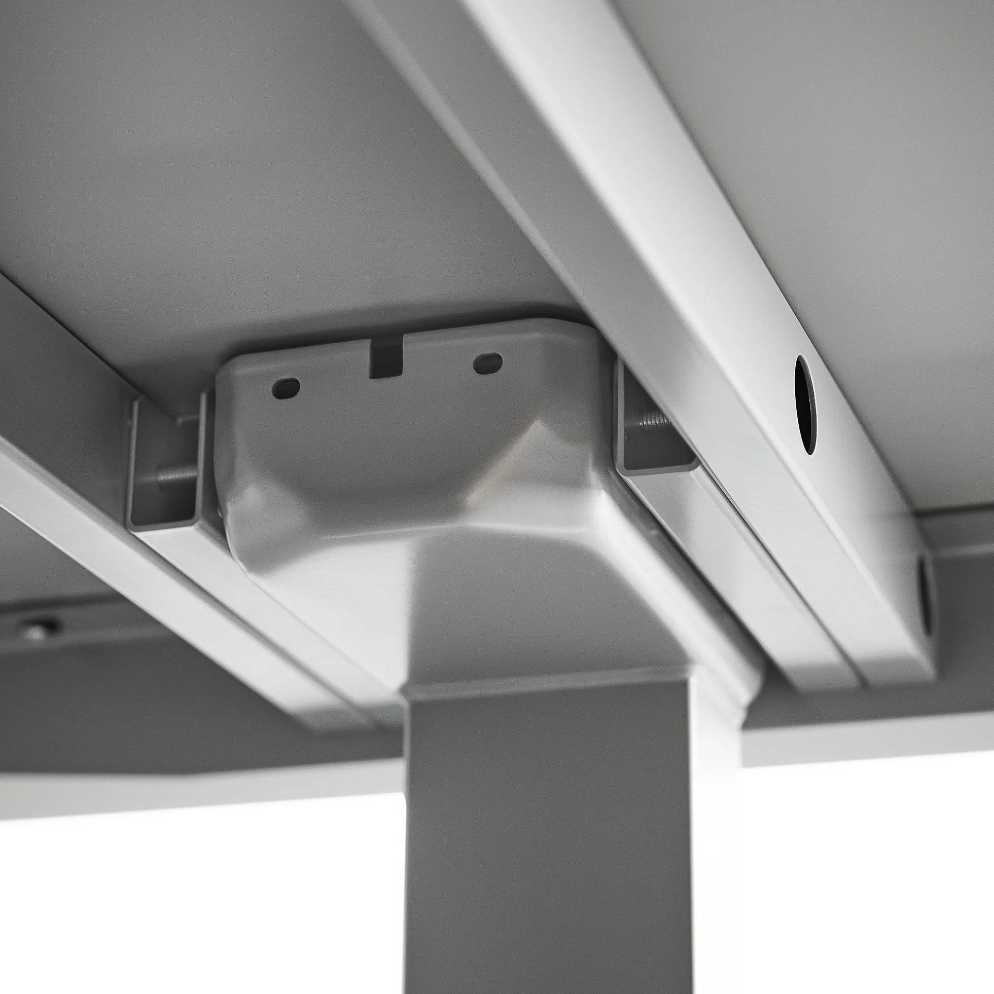 Pistorasiapaneeli pöytään UNIFY QBUS/AUDREY -kiinteälle jalustalle 3200-4000 mm Varustettu, pieni, hopea