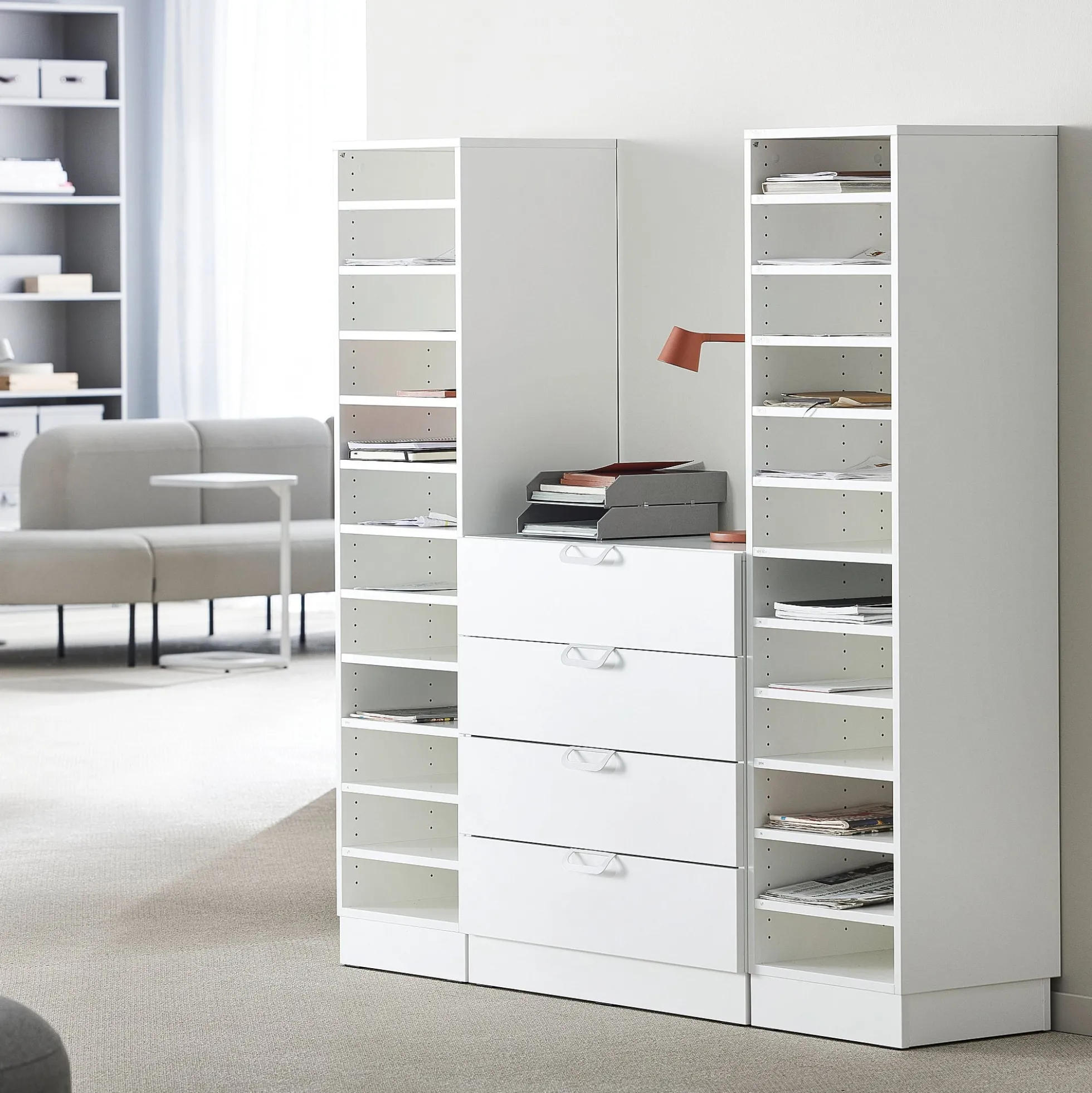 Postinlajitteluhylly QBUS 22 hyllytasoa + 4 vetolaatikkoa, sokkeli, 1636x1600x420 mm, valkoinen