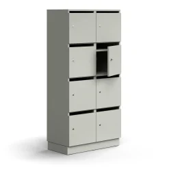 Postinlajittelukaappi QBUS 8 lokeroa, sokkeli, 1636x800x420 mm, vaaleanharmaa