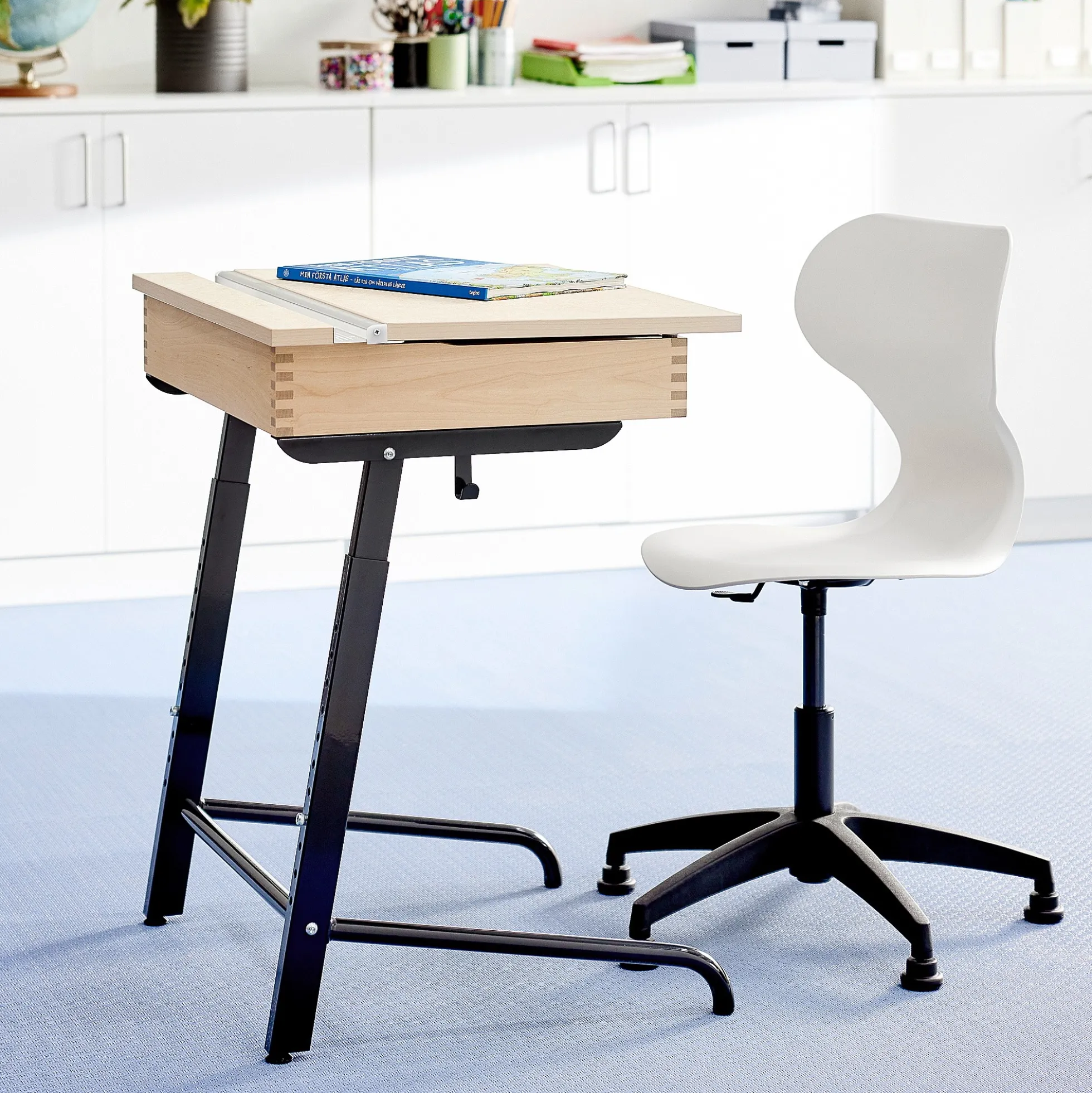 Pulpetti AXIOM Ääntä vaimentava linoleumi, antrasiitinharmaa/beige