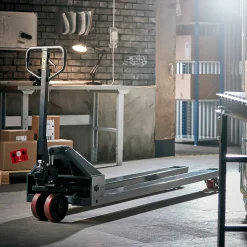 Pumppukärry BOOST Pikanostotoiminto, 2000 kg, 2500 mm, telipyörät, polyuretaani, harmaa
