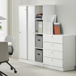 Säilytysratkaisu QBUS Lukollinen kaappi + 4 lokeroa + 4 vetolaatikkoa, sokkeli, kahvat, 1636x2000x420 mm, valkoinen